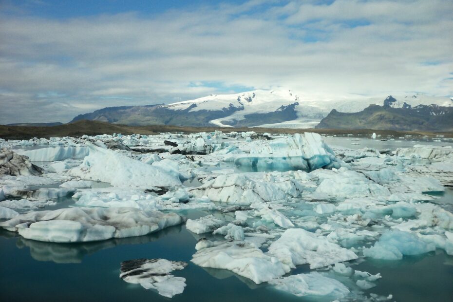 landscape photo of ice burgs